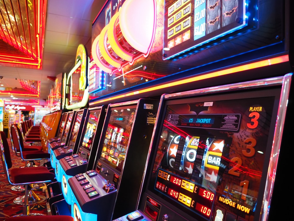 How do web slot games work?